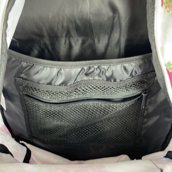 VANS Cream & White Checkerboard Floral Full Size Backpack with Zipper Pockets - Picture 7 of 17